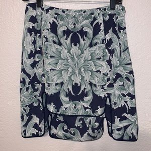 Beautiful cameo skirt size lrg